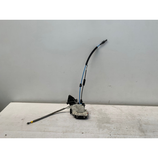 Fechadura Porta Traseira Esquerda C180 2011 2012 Detalhe