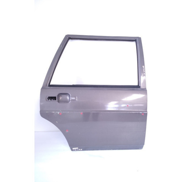 Porta Traseira Direita - Santana 92 98 Detalhe