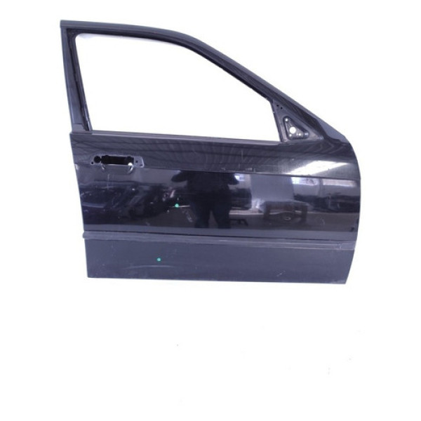 Porta Dianteira Direita Bmw 325i 1992 * Detalhe
