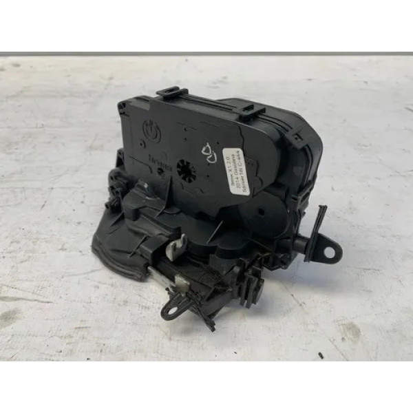 Fechadura Porta Dianteira Direita Bmw X1 2010 2015 Detalhe