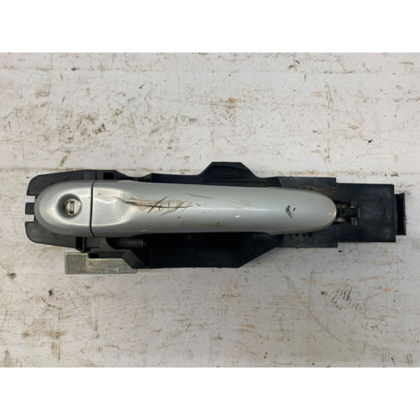 Maçaneta Externa Dianteira Esquerda Versa 2015 2019 Detalhe Prateado Dianteira