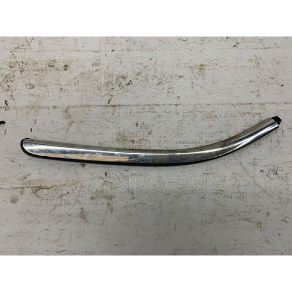 Friso Externo Vidro Traseiro Direito Nissan Versa 2015 2019 Prateado