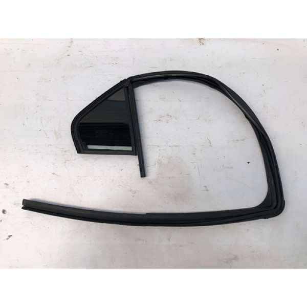 Vidro Vigia Traseiro Direito Gm Onix Lt 2012 2019