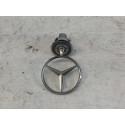Emblema Capo Mercedes C180 2011 2012  Prateado