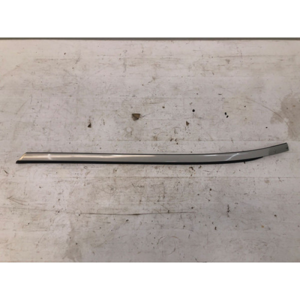 Friso Externo Direito Para Brisa Volvo V70 2000 2006 Detalhe Prateado