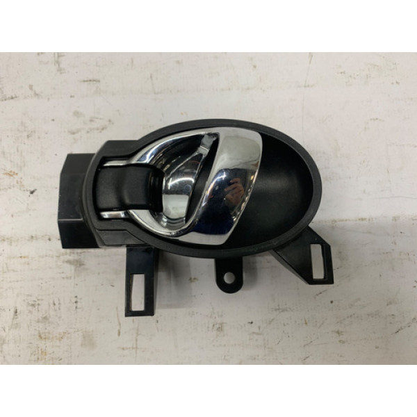 Maçaneta Interna Esquerda Nissan Versa 2015 2019 Prateado Dianteira/traseira