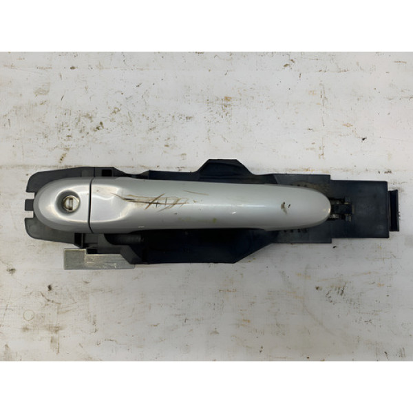 Maçaneta Externa Dianteira Esquerda Versa 2015 2019 Detalhe Prateado Dianteira