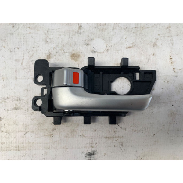 Maçaneta Interna Esquerda Kia Cerato 2009 2012 826101m000 Prateado Dianteira