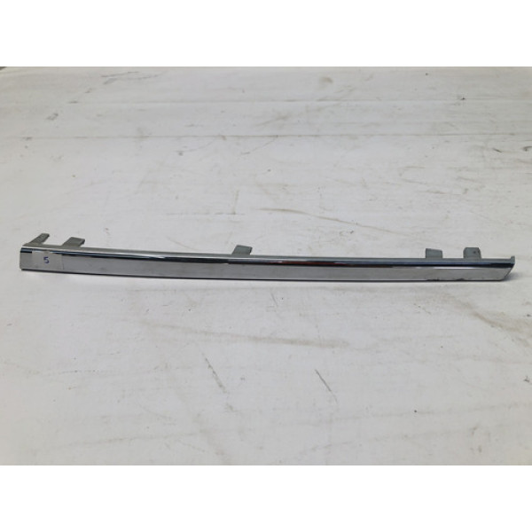 Friso Meio Esquerdo Grade Frontal C180 C200 245200005 Prateado