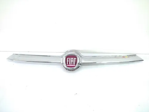 Grade Emblema Fiat Toro 2016 2019 * Detalhe
