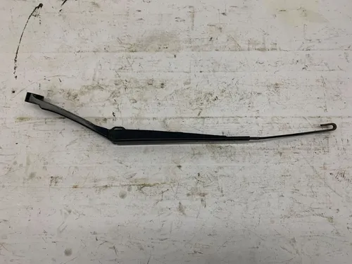 Braço Limpador Esquerdo Para Brisa Nissan Versa 2015 2019 Esquerdo