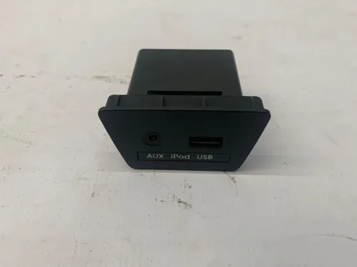 Tomada Auxiliar Usb iPod Hyundai Ix35 2010 2014 Detalhe Preto